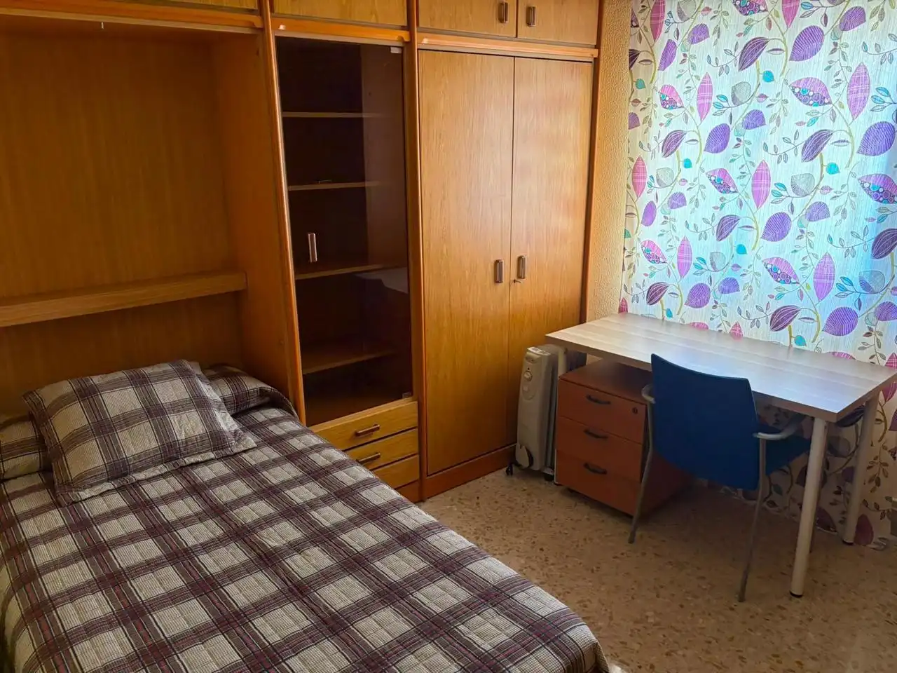 Schlafzimmer von Wohnung zur Miete in Granada mit Möbliert