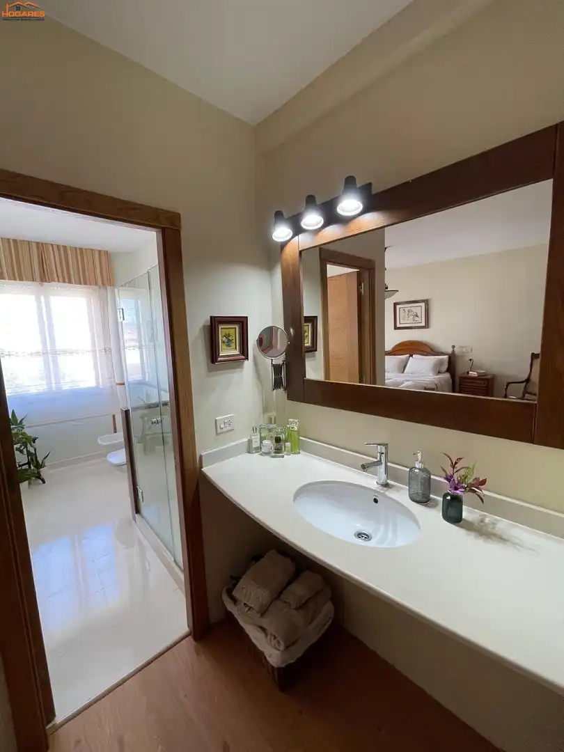 Baño de Piso en venta en Tomiño con Calefacción, Terraza y Balcón