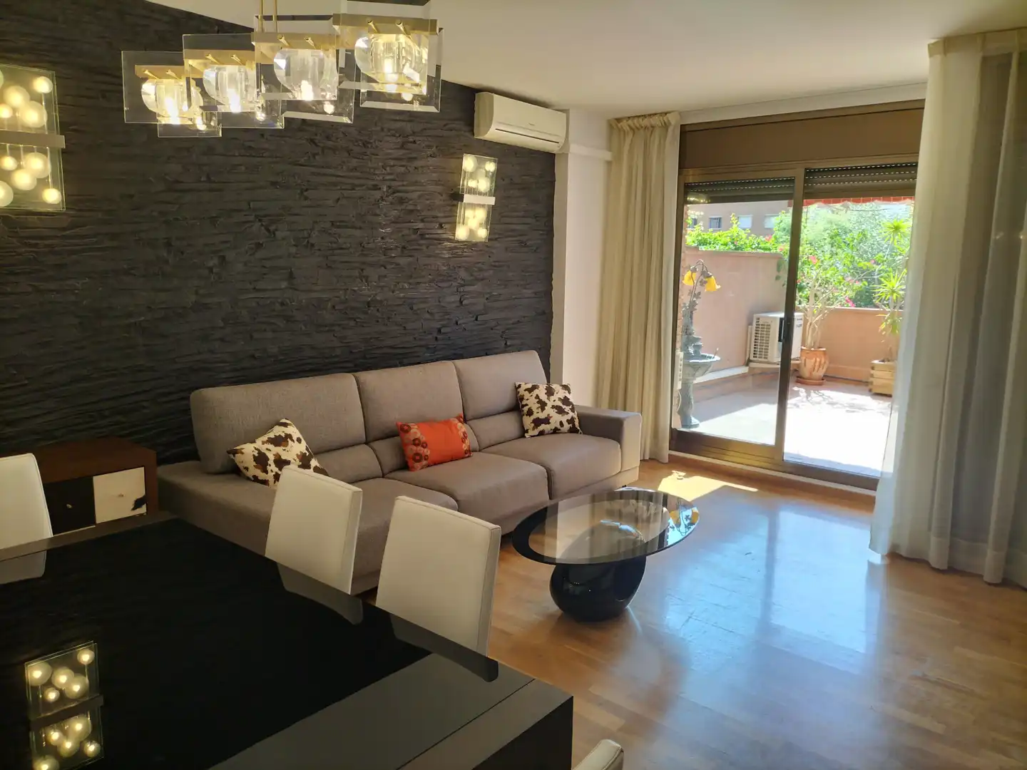 Living room of Ground floor for rent in Castelldefels  with Air Conditioner, Heating and Private garden