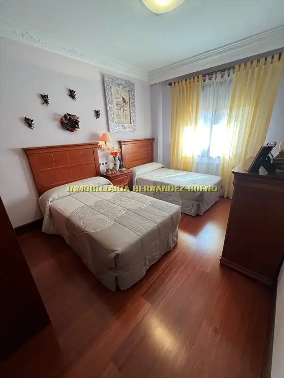 Habitación de Casa o chalet en venta en Carbajosa de la Sagrada con Aire acondicionado, Calefacción y Jardín privado
