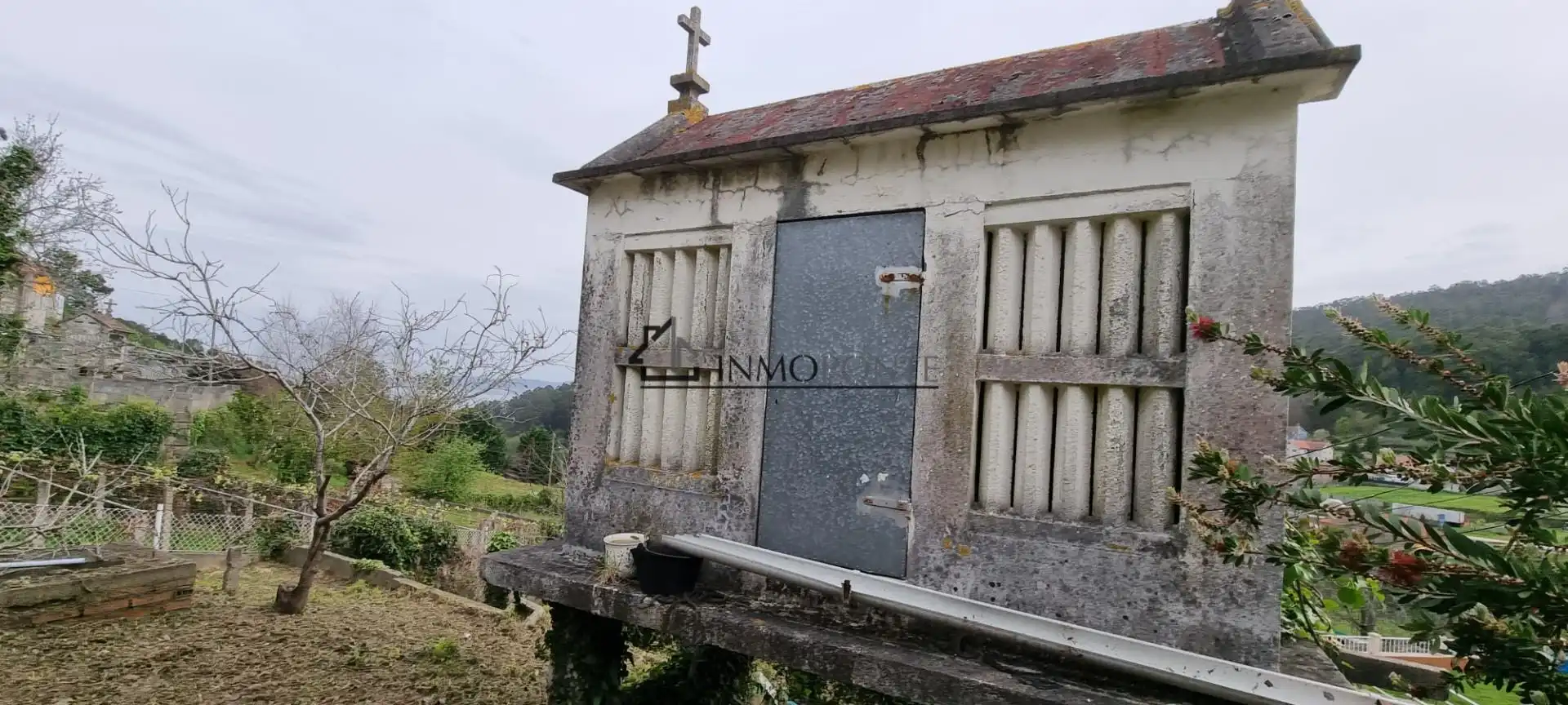 Vista exterior de Casa o xalet en venda en Bueu amb Calefacció, Traster i Moblat