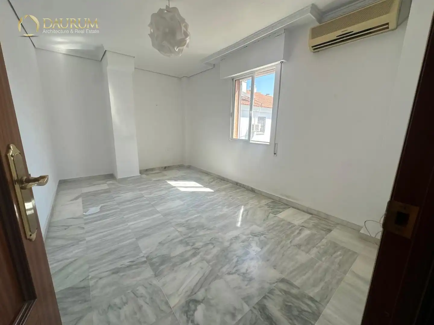 Dormitori de Casa adosada en venda en Sevilla amb Aire condicionat, Calefacció i Terrassa