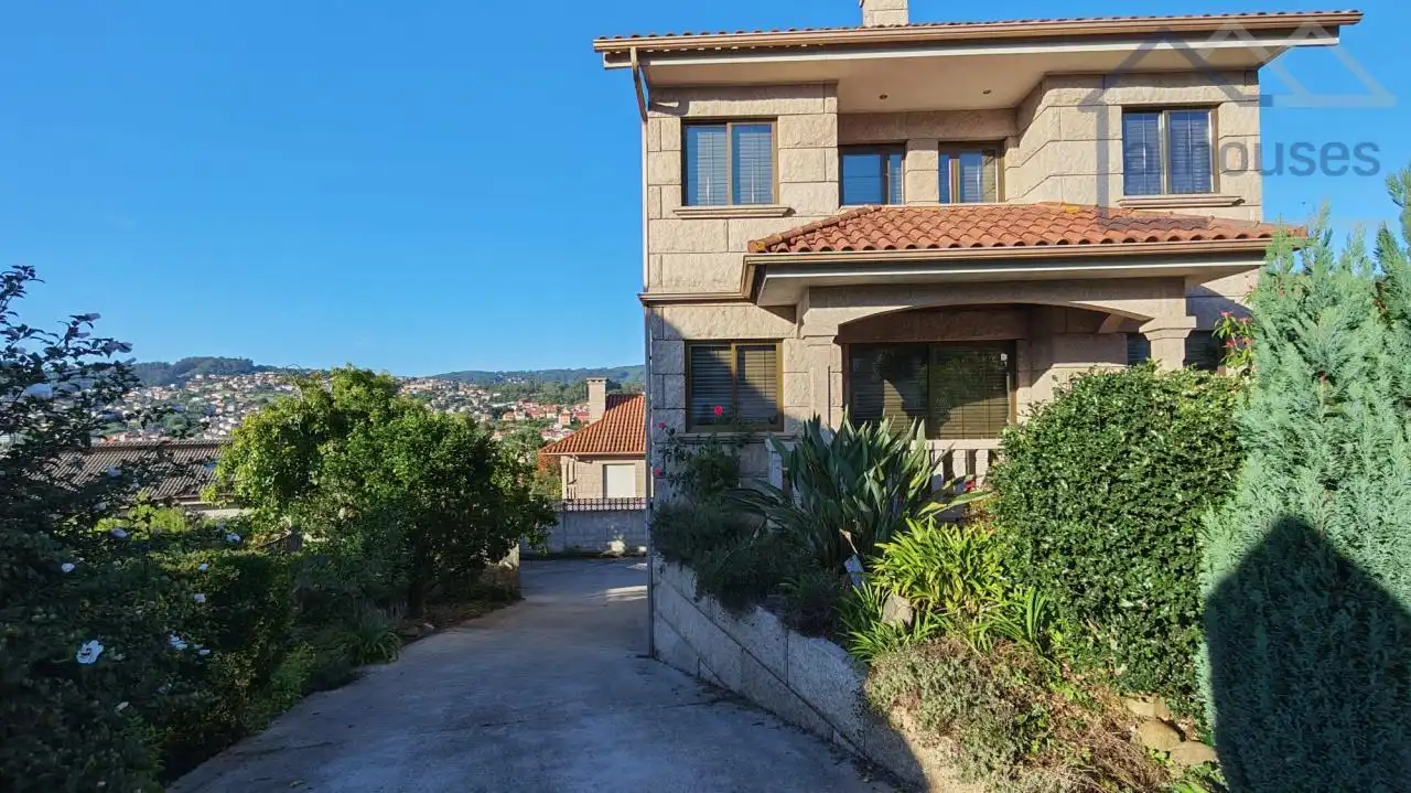 Exterior view of Houses for rent in Vigo   with Heating, Private garden and Terrace