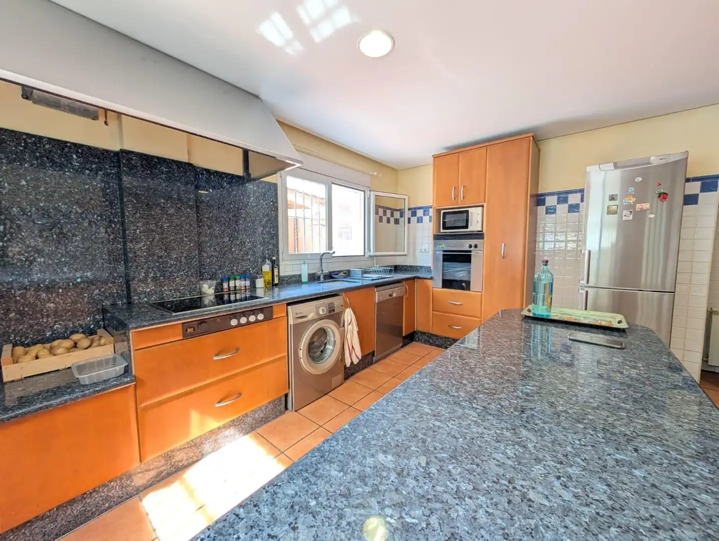 Küche von Haus oder Chalet zum Verkauf in Gandia mit Heizung, Privatgarten und Terrasse