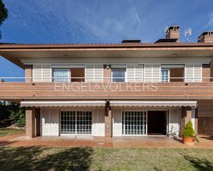 Vista exterior de Casa adosada de lloguer en Matadepera amb Calefacció, Jardí privat i Parquet