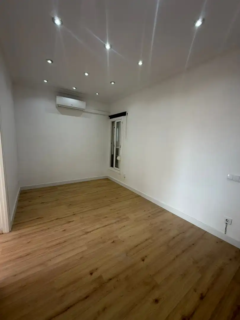 Bedroom of Flat for rent in Barcelona  with Air Conditioner