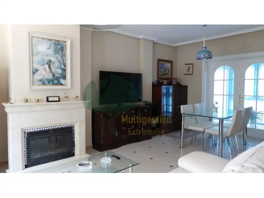 Sala de estar de Casa adosada en venta en Cáceres
