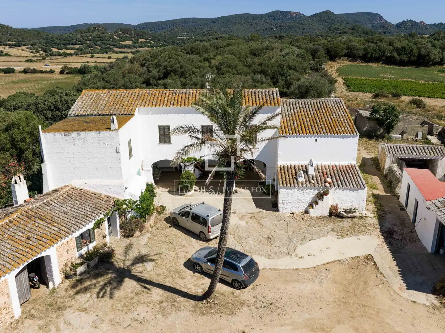 Vista exterior de Finca rústica en venda en Ciutadella de Menorca amb Jardí privat i Traster