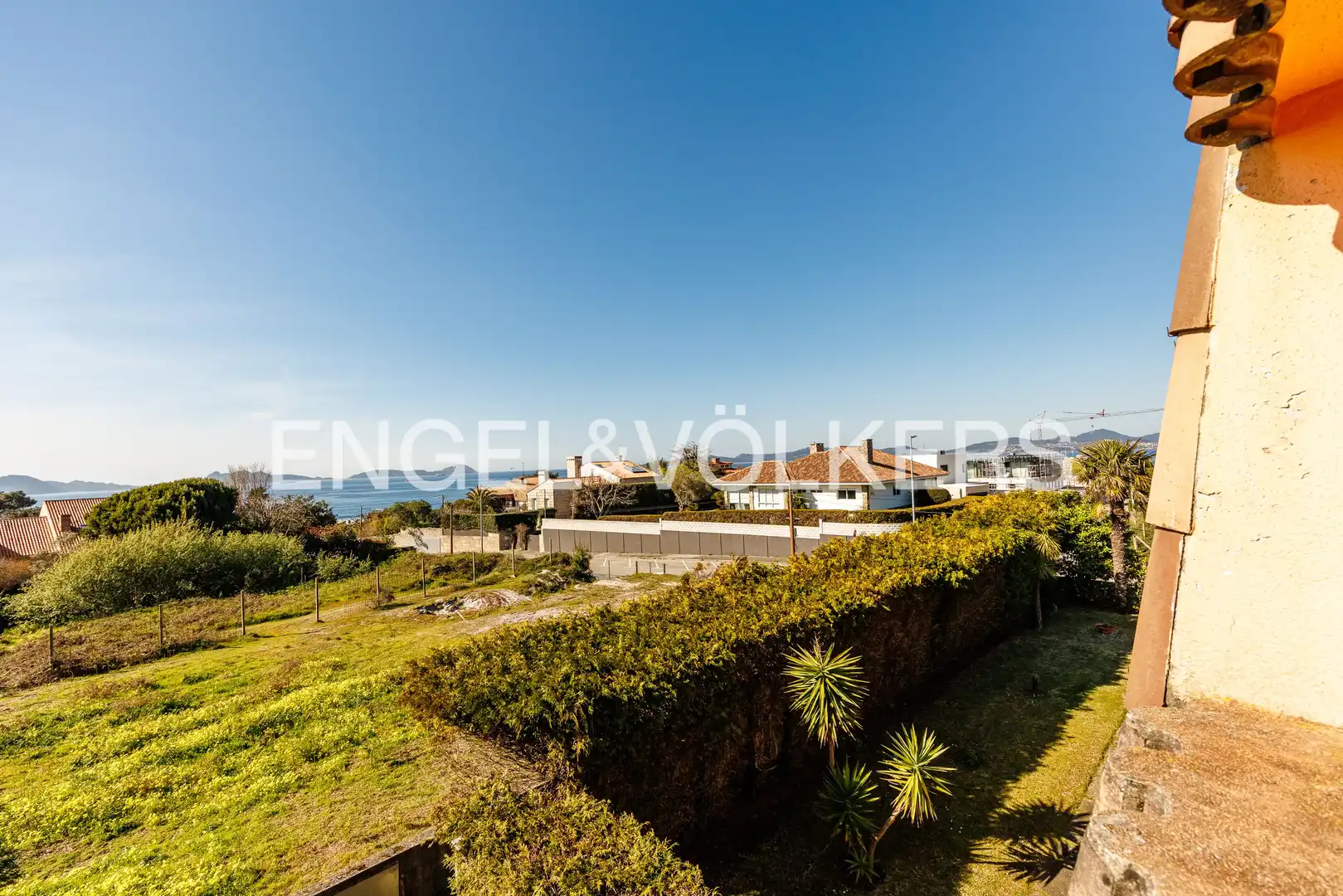 Vista exterior de Casa o xalet en venda en Vigo  amb Calefacció, Terrassa i Piscina