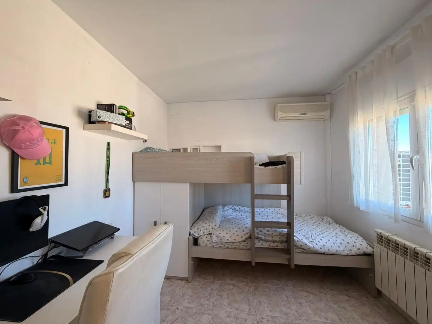 Habitación de Casa adosada en venta en Vilablareix con Calefacción y Trastero