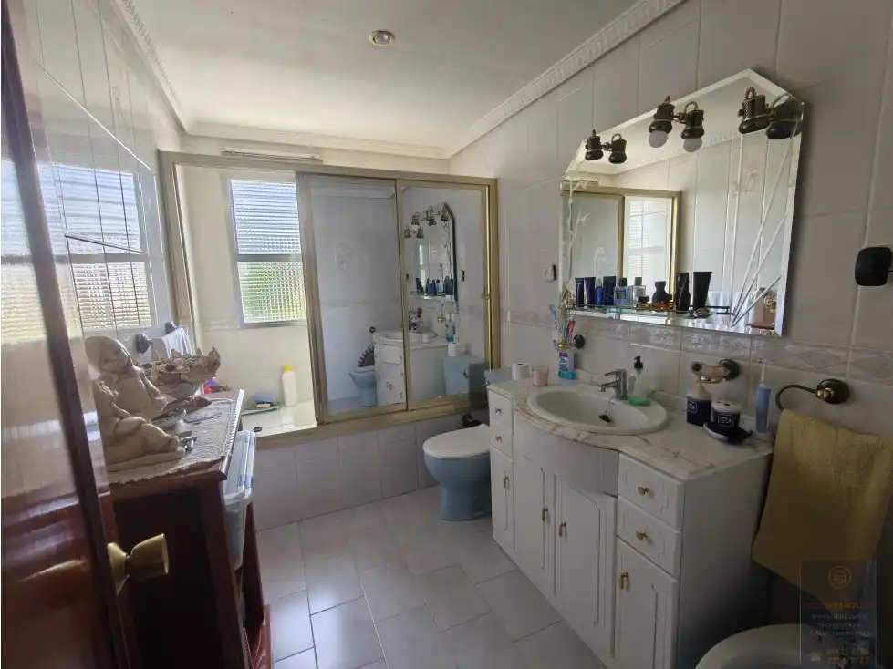 Bathroom of Houses for sale in Casarrubios del Monte  with Terrace and Furnished