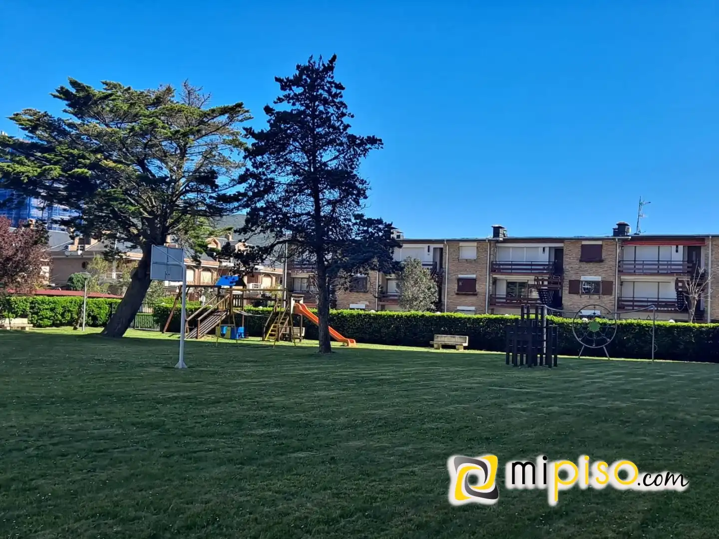 Jardí de Pis de lloguer en Laredo amb Moblat