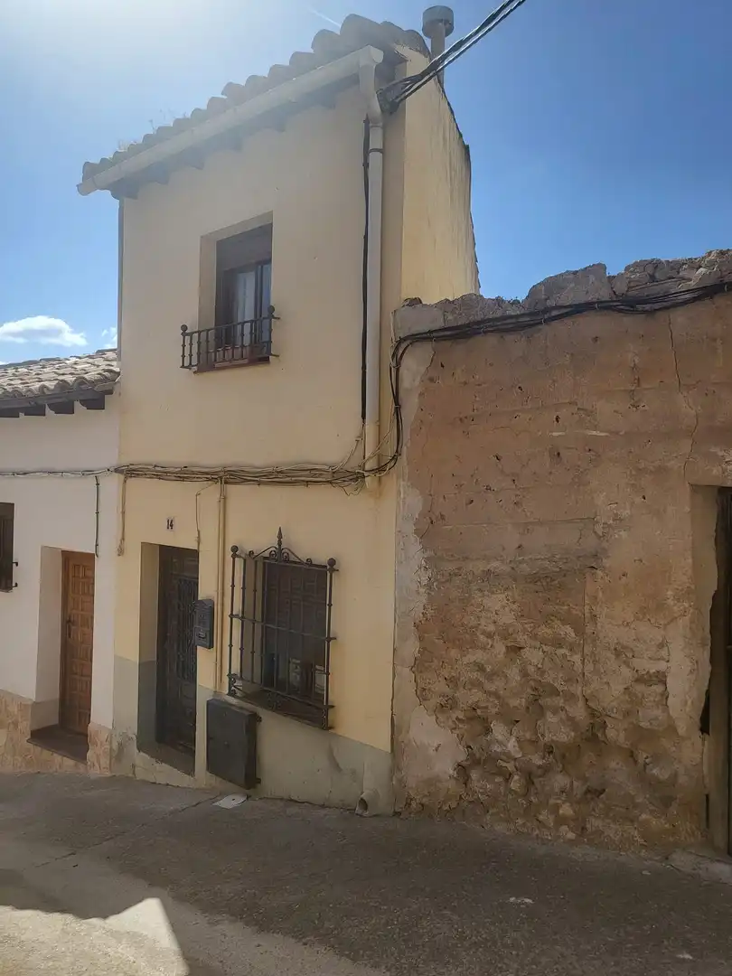 Vista exterior de Casa o chalet en venta en Pastrana con Calefacción y Amueblado