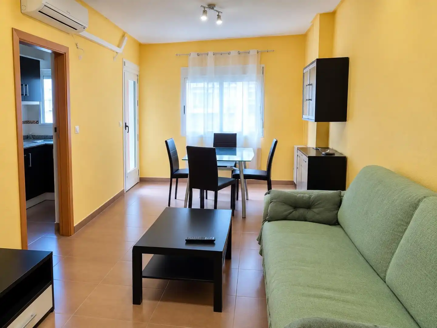 Wohnzimmer von Wohnungen zur Miete in Torrevieja mit Klimaanlage, Heizung und Terrasse