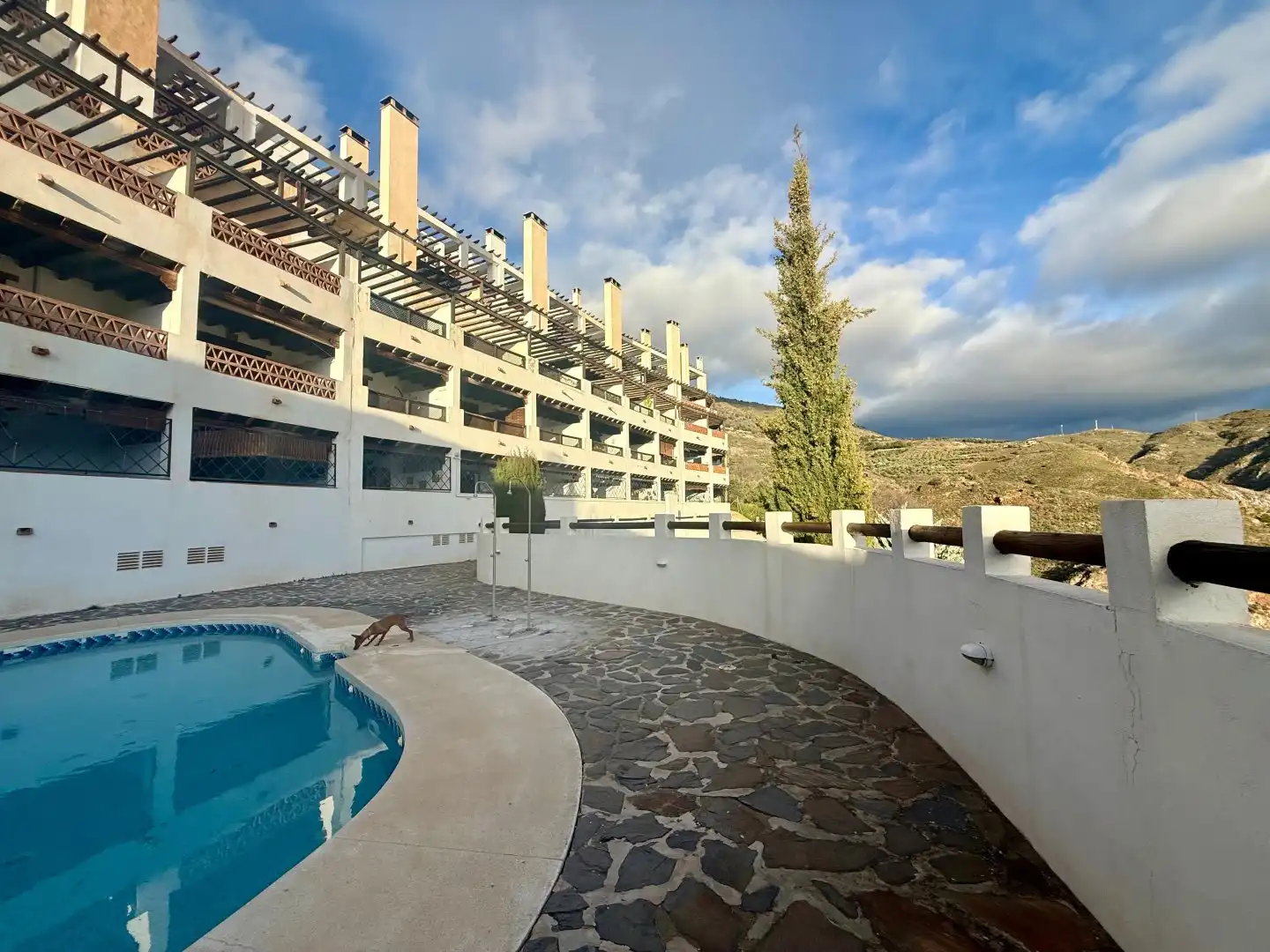 Vista exterior de Piso en venta en Carataunas con Calefacción, Terraza y Piscina comunitaria