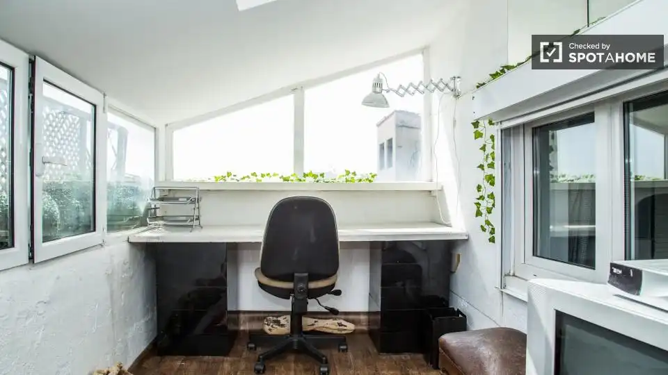 Room in Sant Gervasi- Galvany