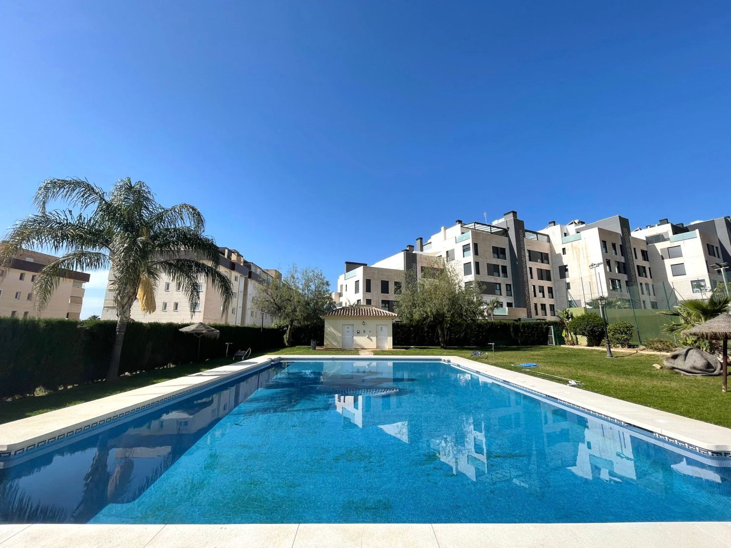 Piscina de Pis de lloguer en Torremolinos amb Aire condicionat, Calefacció i Terrassa