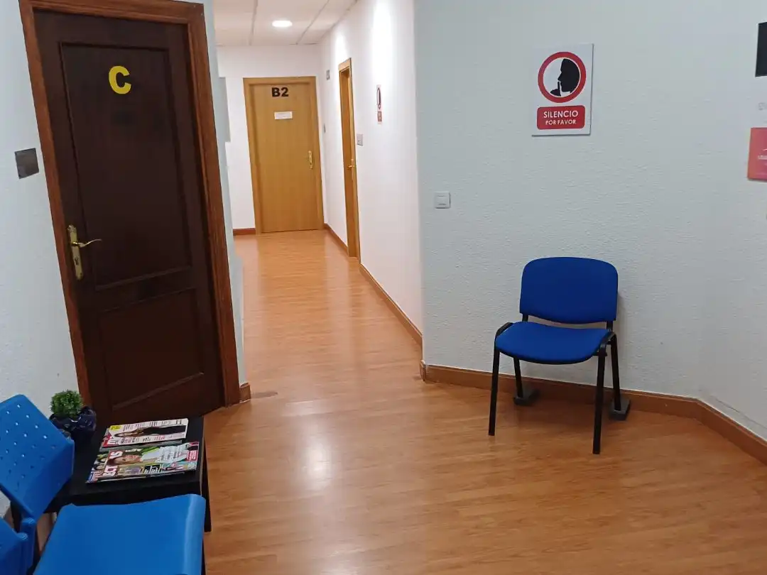 Büro zur Miete in Burgos mit Heizung, Internet und Alarm