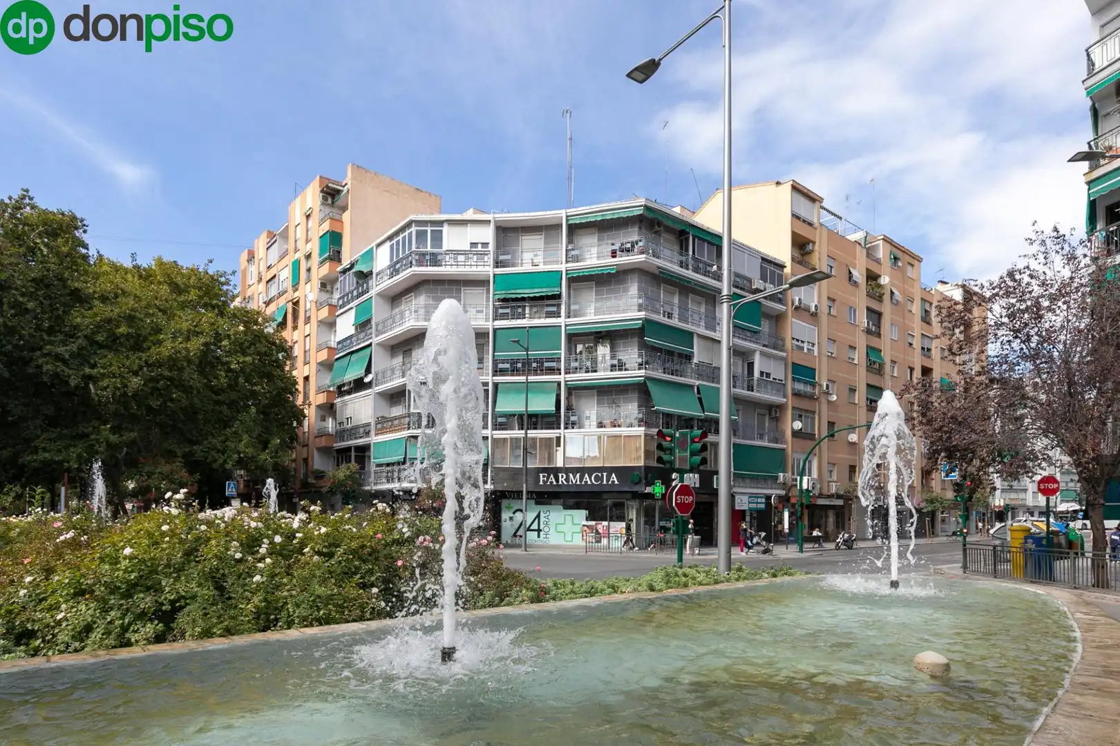 Außenansicht von Dachboden zum Verkauf in Granada mit Terrasse und Balkon