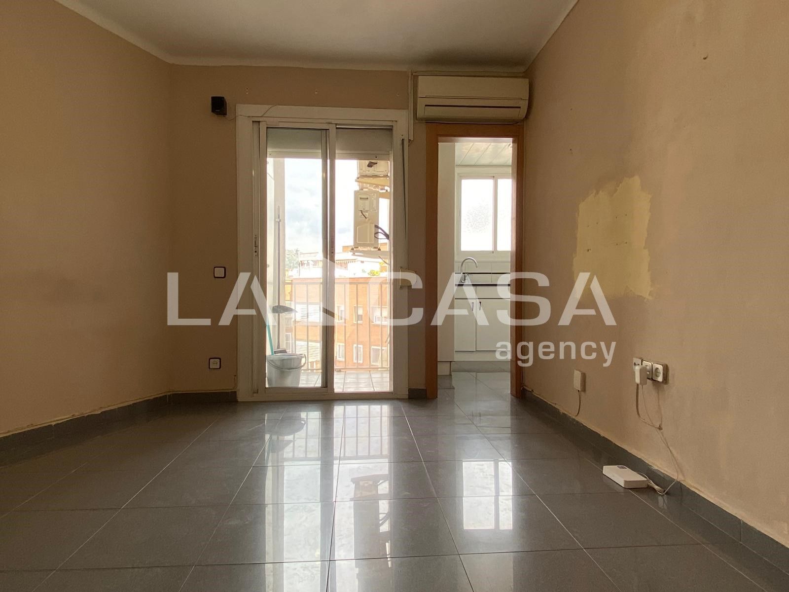 Flat for sale in Santa Coloma de Gramenet  with Heating and Balcony