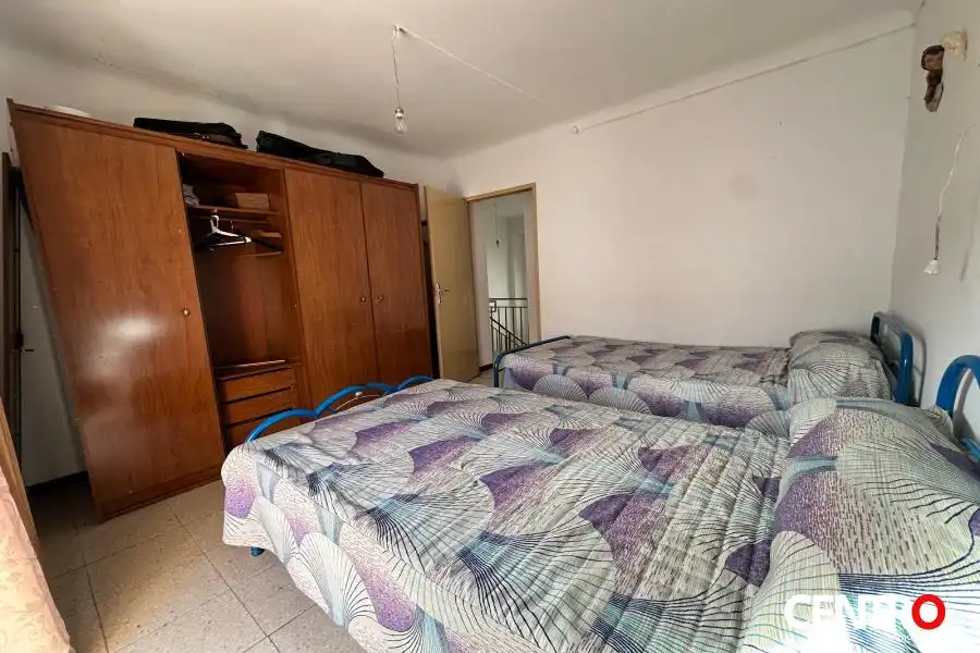 Dormitori de Casa o xalet en venda en Guadahortuna amb Jardí privat