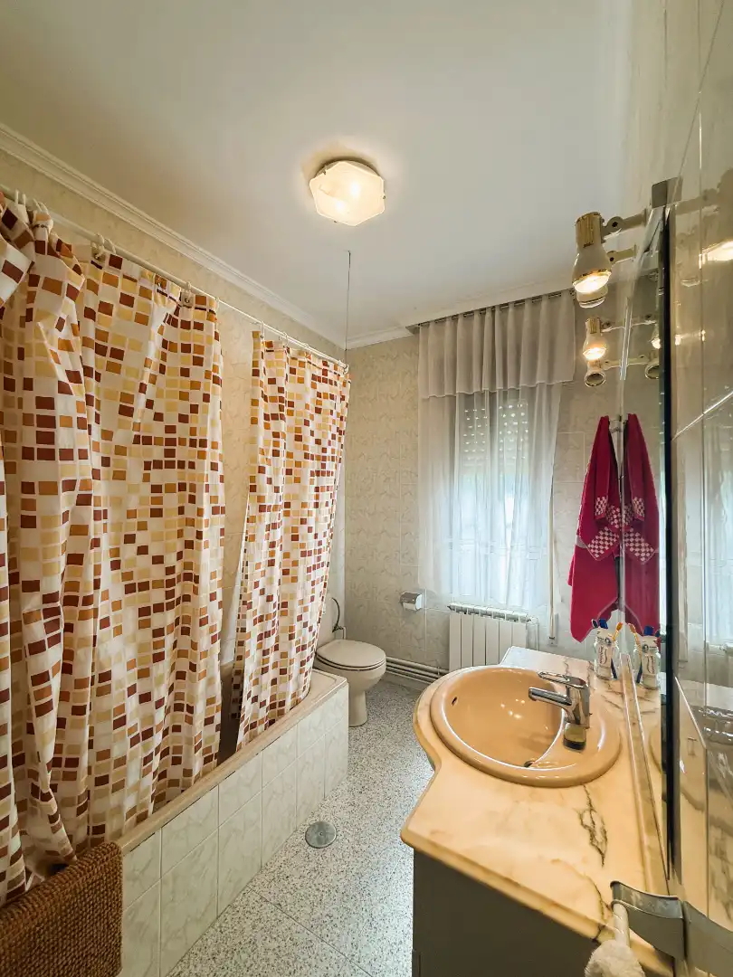 Badezimmer von Haus oder Chalet zum Verkauf in Colmenar de Oreja mit Heizung, Privatgarten und Terrasse