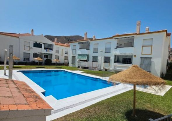 Vista exterior de Planta baixa en venda en Motril amb Moblat i Piscina comunitària