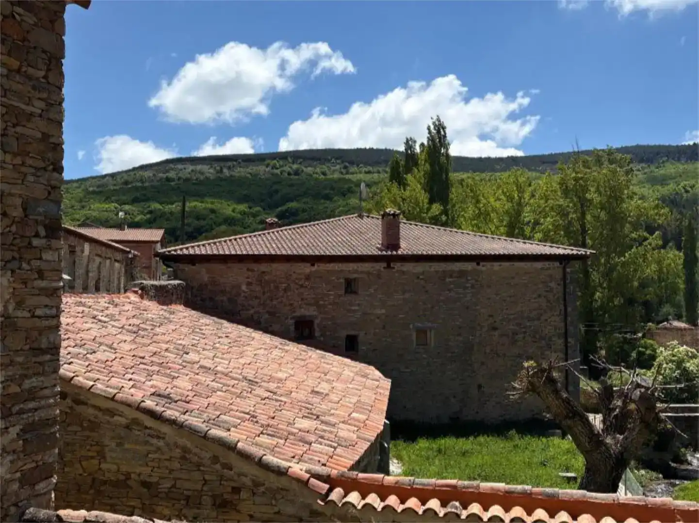 Vista exterior de Casa o xalet en venda en Villar del Río amb Jardí privat, Parquet i Moblat