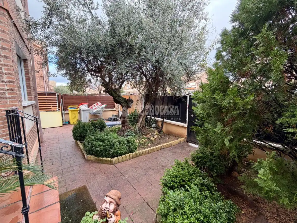 Casa adosada en venta en Villanueva de la Torre