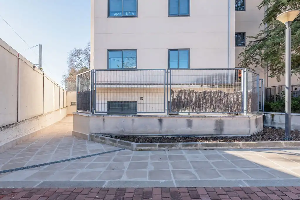 Flat for sale in C/ Plaza de la Estación - Res , Jardín de los Reyes - Parque Real