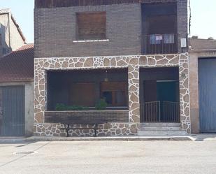 Vista exterior de Casa o xalet en venda en Muniesa amb Terrassa i Balcó
