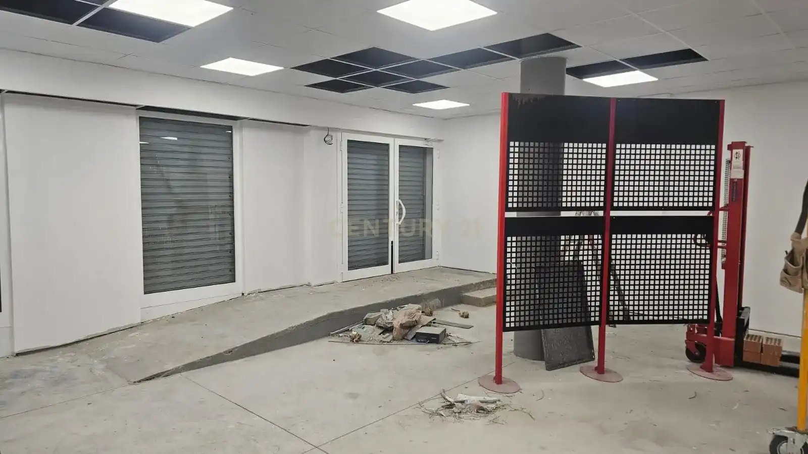 Local comercial en venda a Carrer Casal dels Mogoda, 46, La Florida, Spain