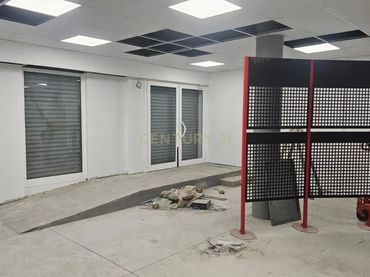 Local comercial en venda a Carrer Casal dels Mogoda, 46, La Florida, Spain
