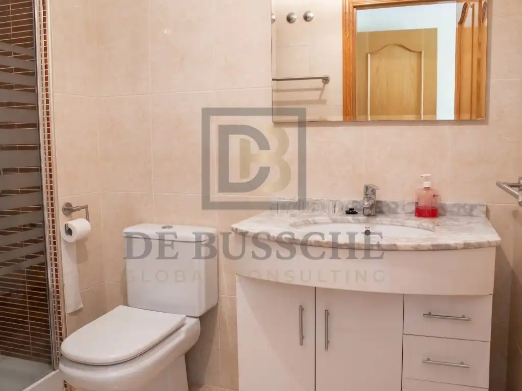 Baño de Piso en venta en Pilar de la Horadada con Aire acondicionado, Amueblado y Horno