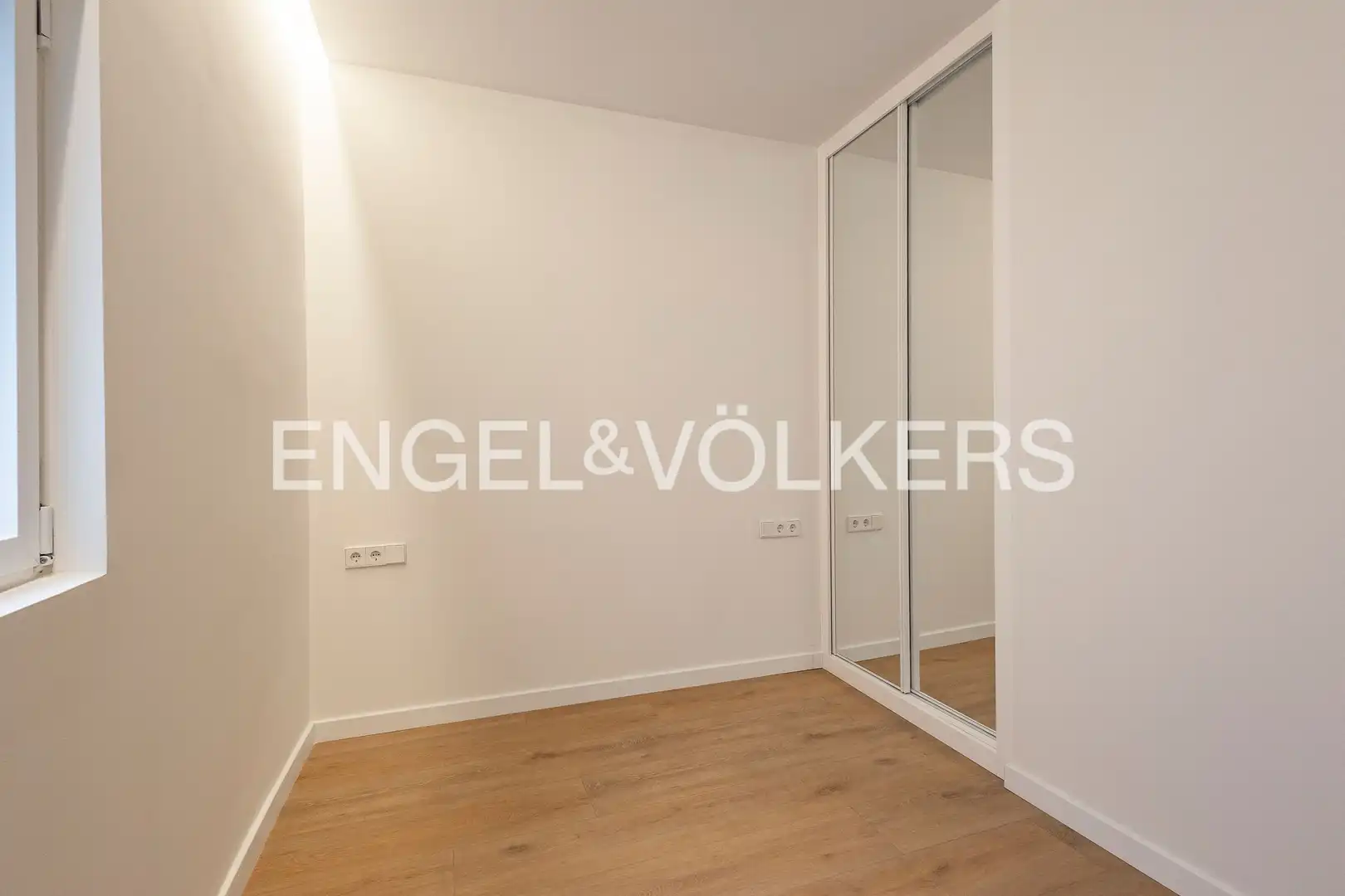 Bedroom of Flat for sale in Barcelona  with Air Conditioner, Heating and Parquet flooring