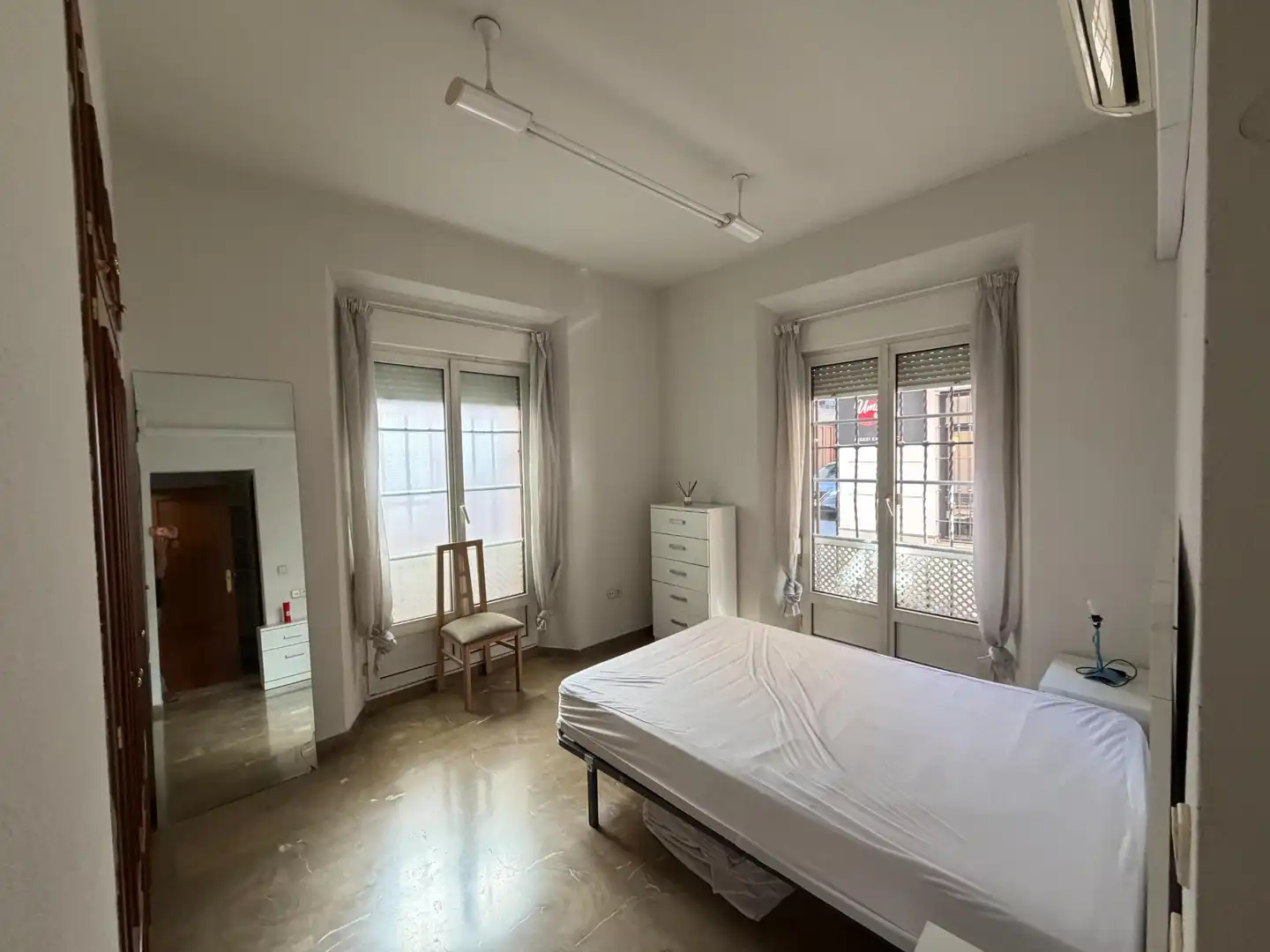 Schlafzimmer von Wohnungen zur Miete in Granada mit Klimaanlage und Möbliert