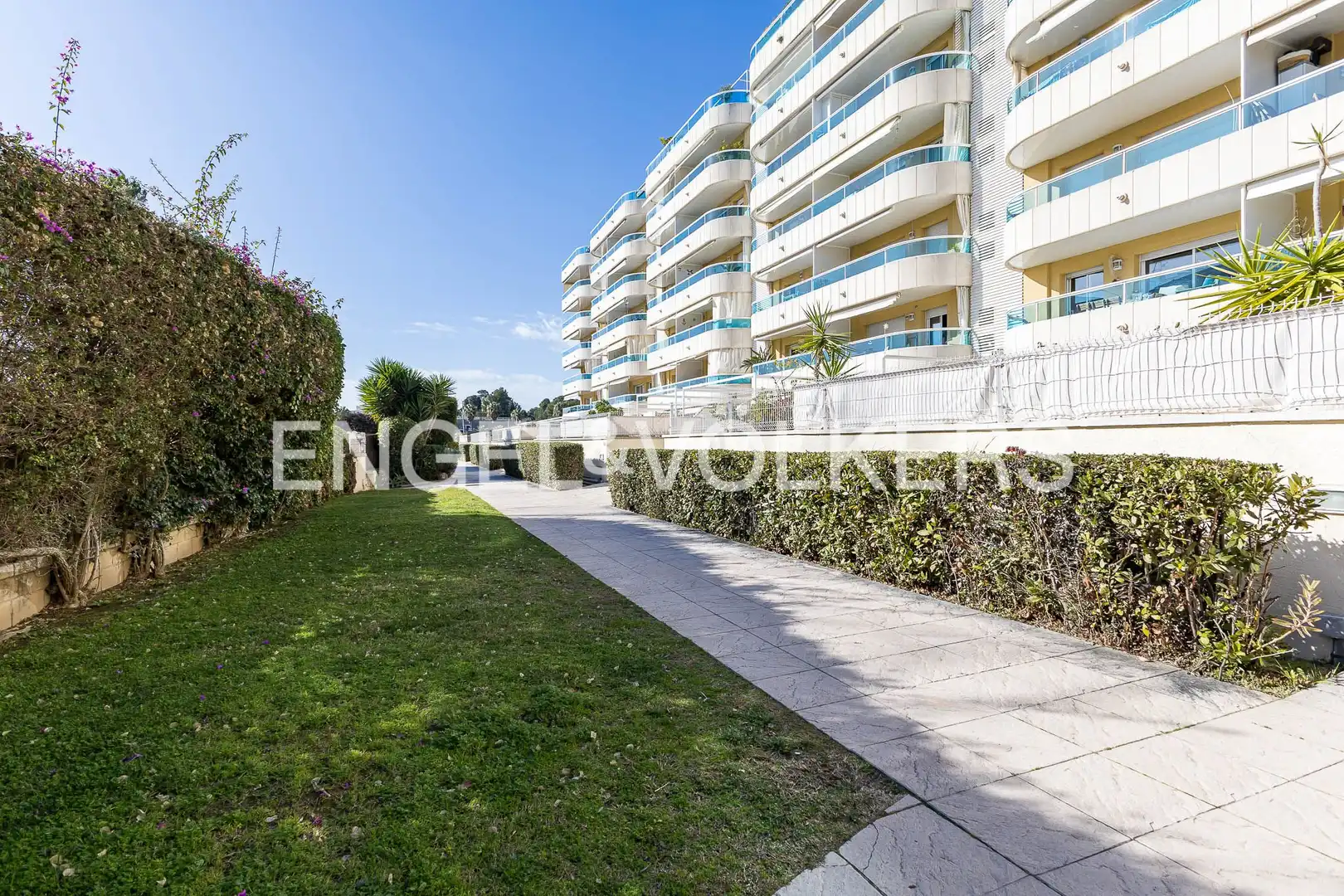 Exterior view of Flat for sale in Vilanova i la Geltrú  with Air Conditioner, Heating and Terrace