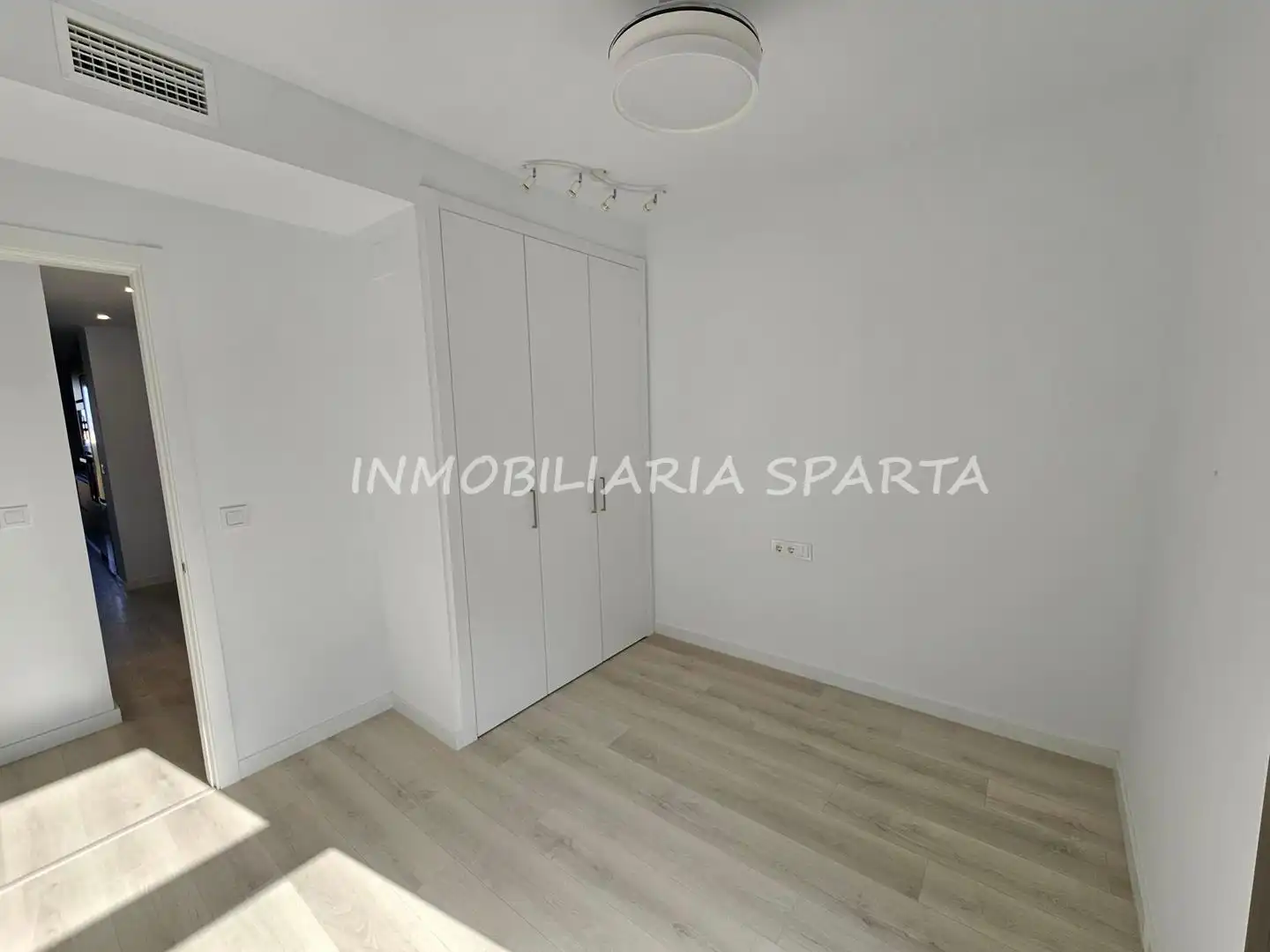 Flat for rent in Tomares  with Air Conditioner, Heating and Terrace
