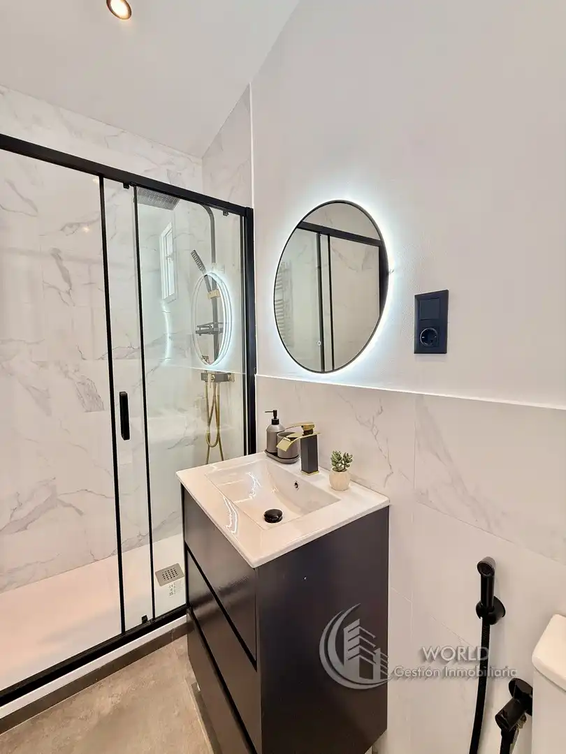 Bathroom of Flat for sale in Madrid  with Air Conditioner, Heating and Furnished