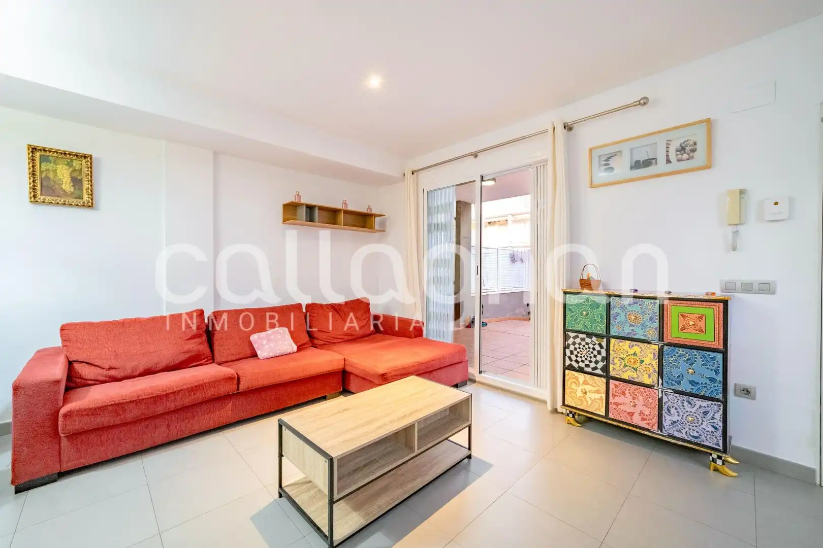 Sala d'estar de Casa adosada en venda en Moncofa amb Aire condicionat, Terrassa i Moblat