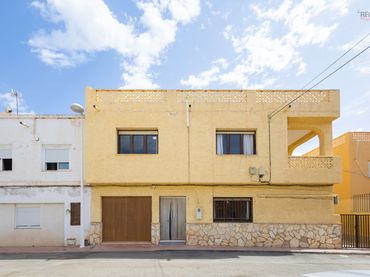 Semi-detached house for sale in Calle la Mezquita