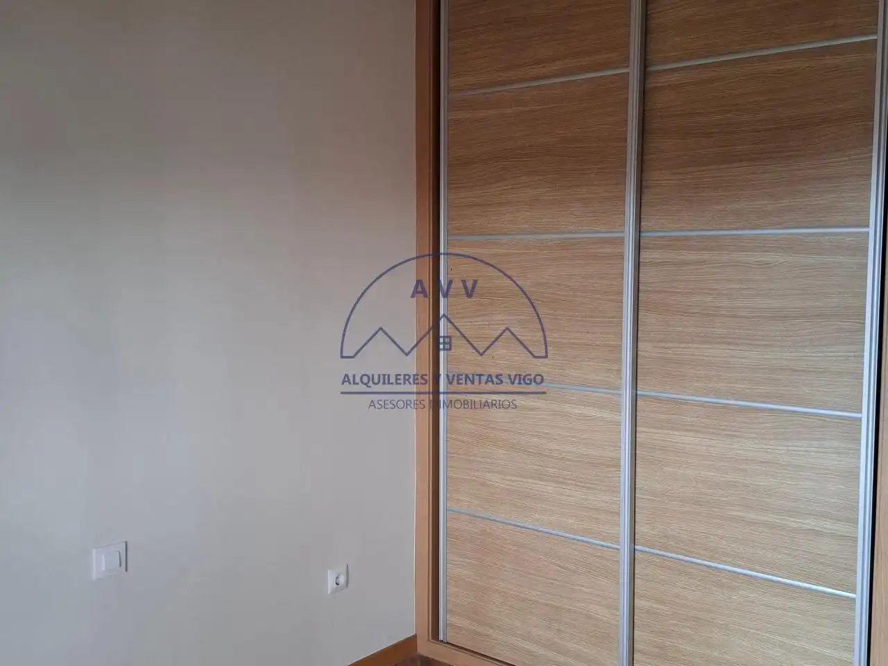 Flat for rent in Vigo   with Parquet flooring