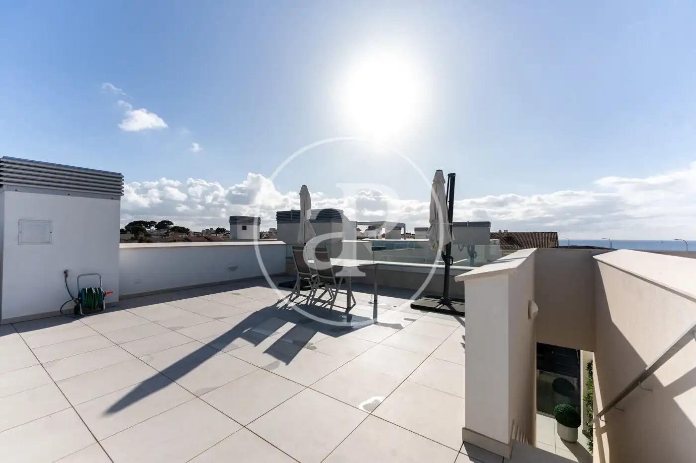 Terrasse von Einfamilien-Reihenhaus zum Verkauf in  Palma de Mallorca mit Klimaanlage, Heizung und Privatgarten
