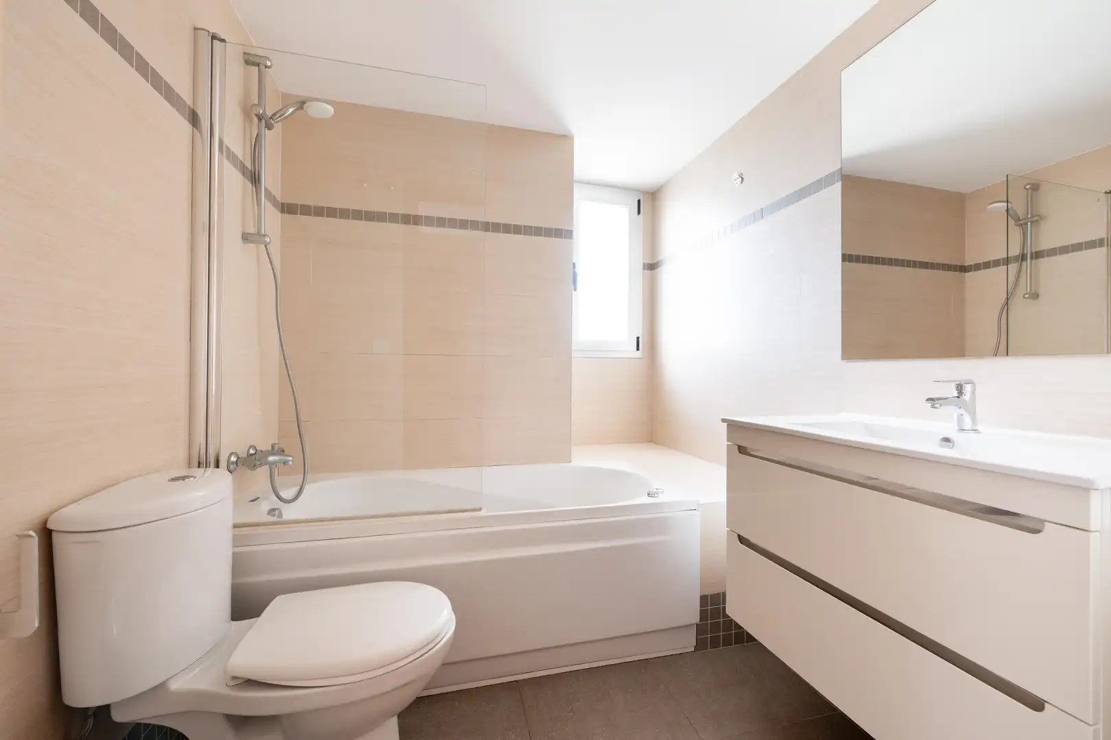 Baño de Piso en venta en Valencia con Aire acondicionado, Terraza y Trastero