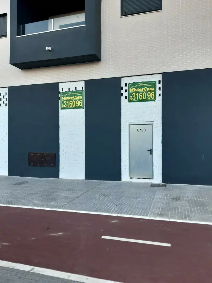 Local comercial de lloguer a Chapín - Campus Universitario - Navinco