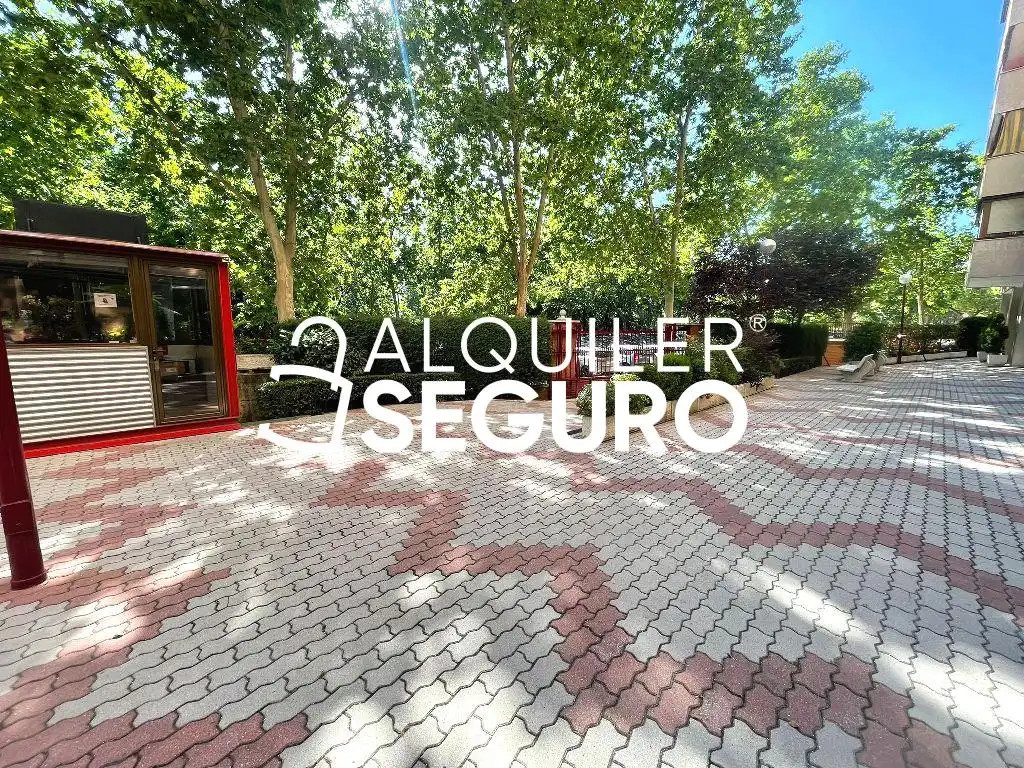Vista exterior de Pis de lloguer en Madrid amb Aire condicionat, Calefacció i Traster