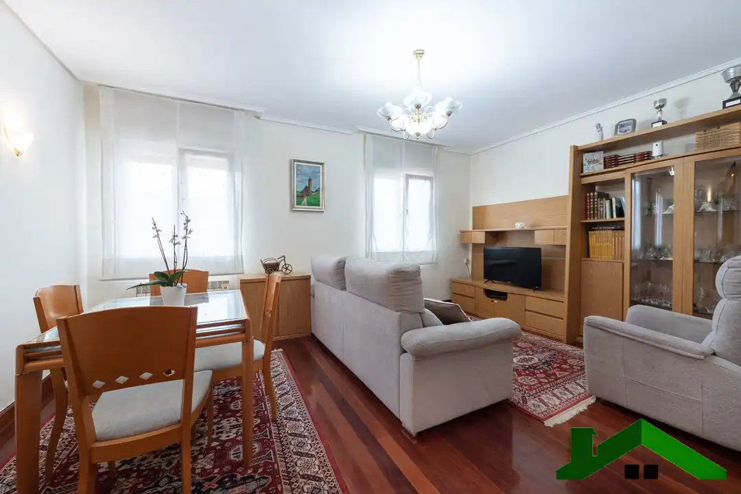 Sala de estar de Piso en venta en Bilbao  con Calefacción, Jardín privado y Amueblado