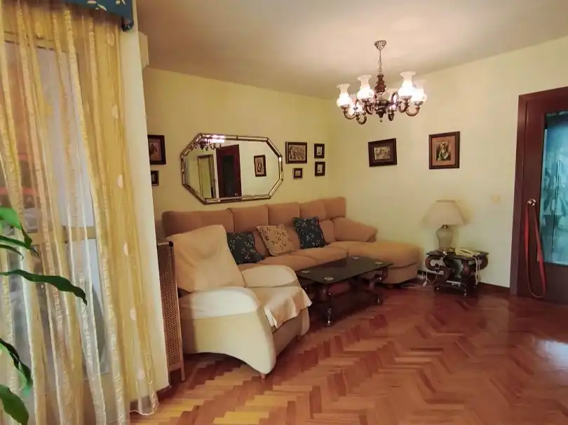 Sala de estar de Piso en venta en  Madrid Capital con Aire acondicionado y Balcón