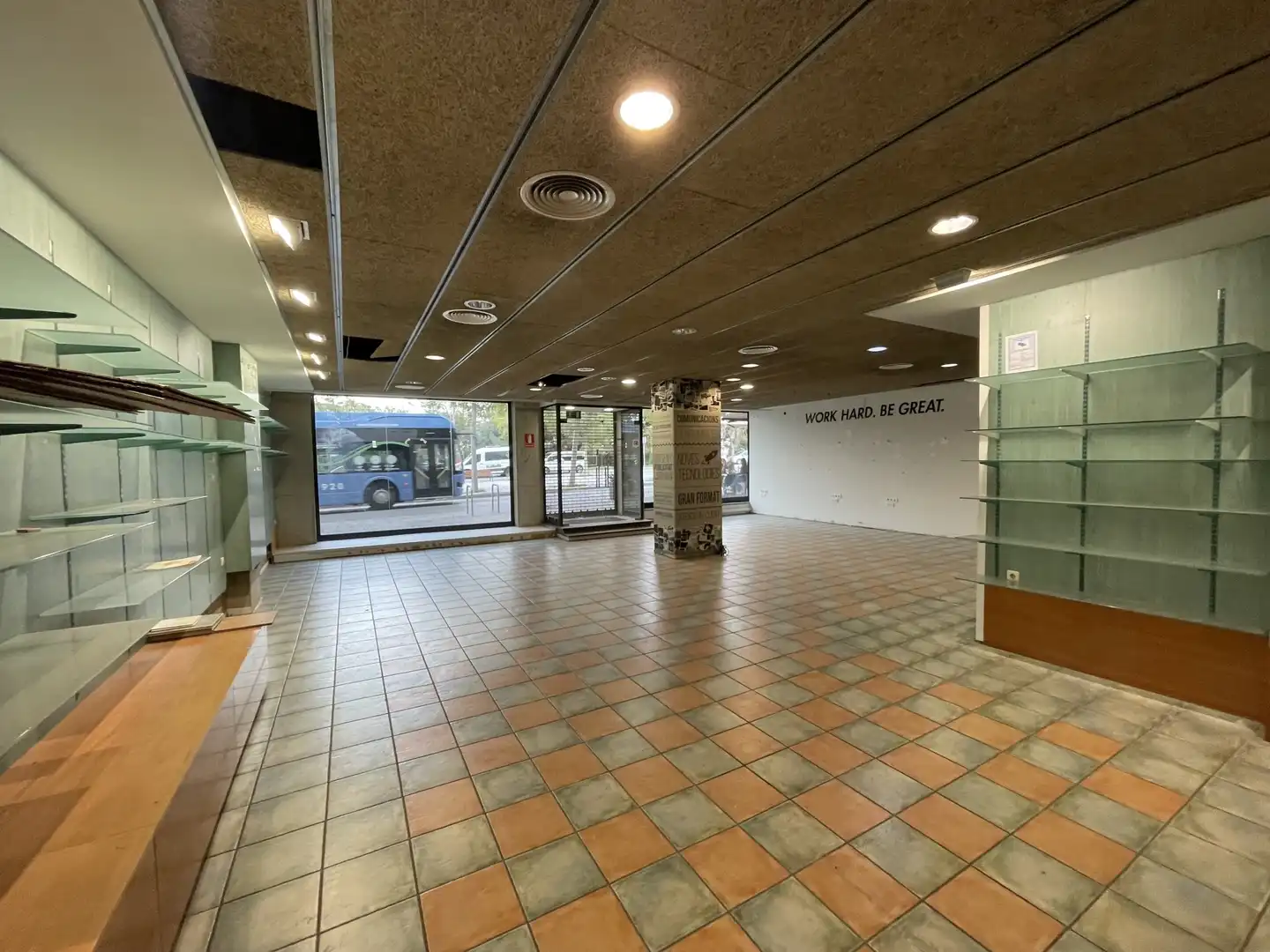 Local comercial en alquiler en LLUIS PERICOT, imagen 4