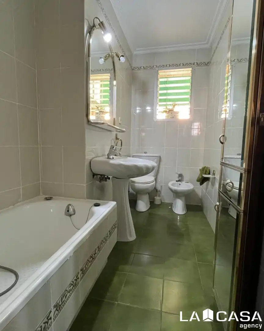 Bathroom of Flat for sale in Sevilla  with Heating, Private garden and Terrace